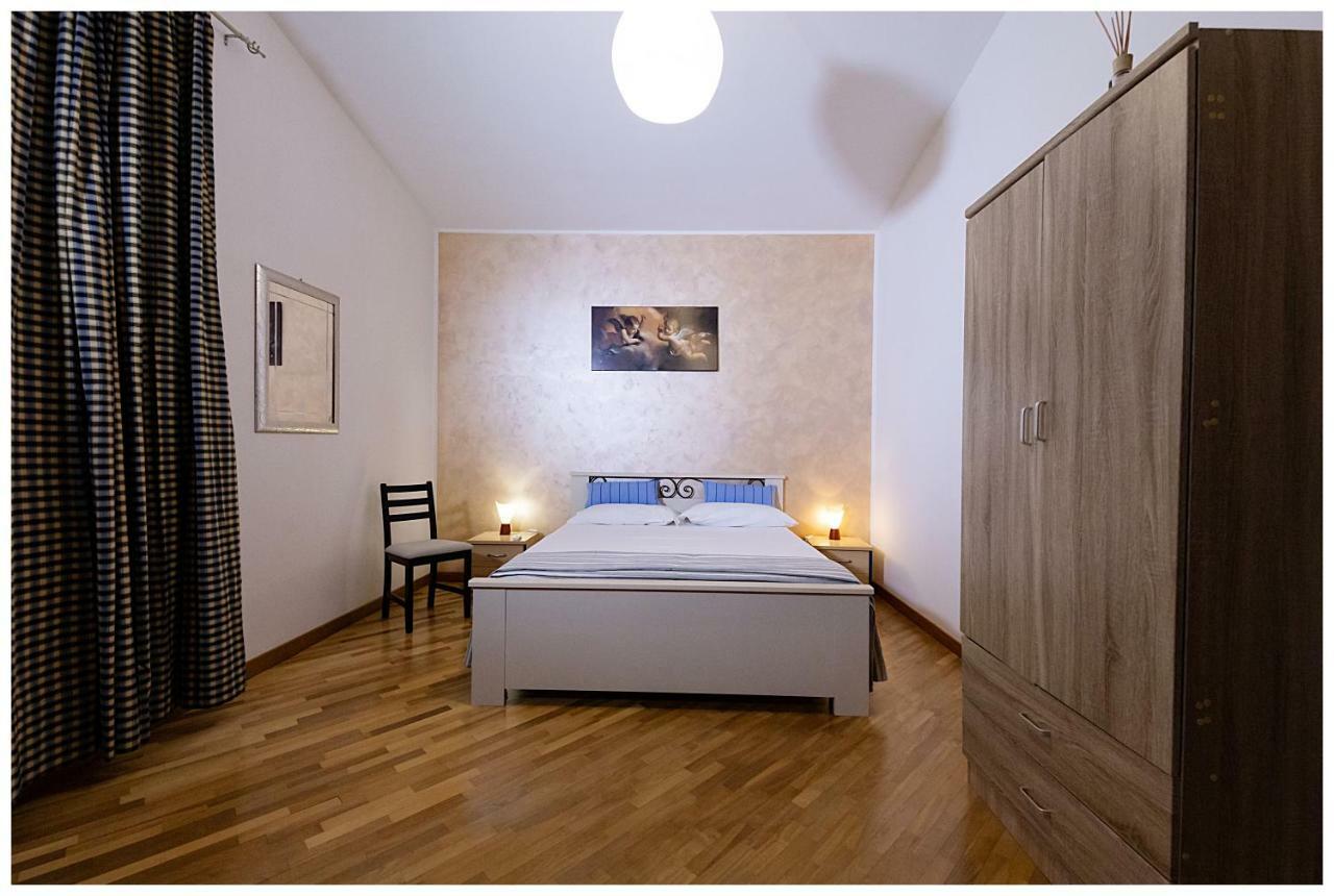 Bed And Breakfast Villa Fatima Trani Exterior photo