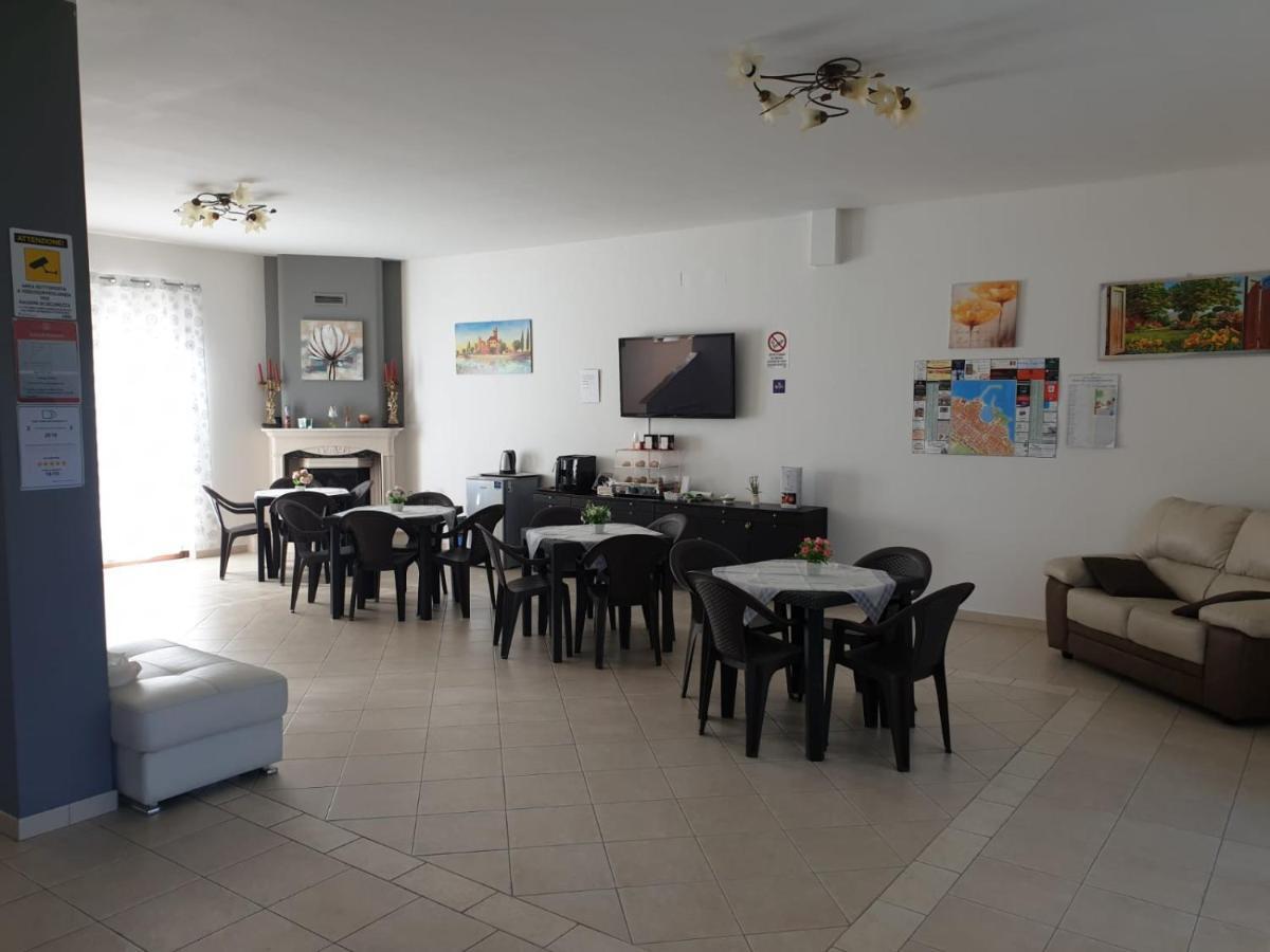 Bed And Breakfast Villa Fatima Trani Exterior photo
