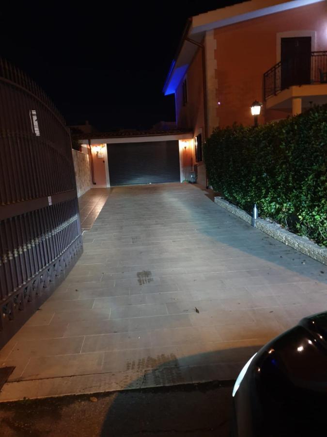 Bed And Breakfast Villa Fatima Trani Exterior photo